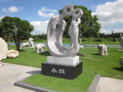 永恒之恋：E尊国际碑雕中的爱之赞歌